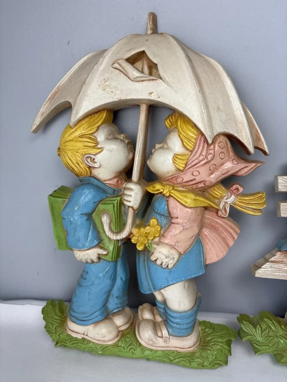 Homco Kids Wall Plaques Boy & Girl Pair Kissing Flower Scenes Adorable!